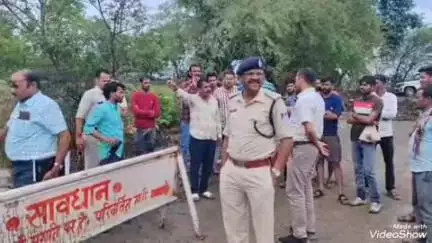बेगमगंज: तेज बारिश से उफनाई नदी, पंडाझिर के पास पानी के तेज बहाव में बहा कच्चा रास्ता; सुल्तानगंज मार्ग हुआ बंद