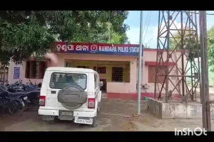 ଆଠମଲ୍ଲିକ: ନାକିଚି ଅଞ୍ଚଳରେ ଏକ ଲକ୍ଷ ଟଙ୍କାର ମଦ ସହ ଅଟୋ ଜବତ, ଜଣେ ଗିରଫ