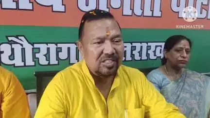 पिथौरागढ़: आपातकाल की 50वीं वर्षगांठ पर भाजपा कार्यालय पिथौरागढ़ में राज्य सहकारी बैंक अध्यक्ष दान सिंह रावत ने की पत्रकार वार्ता