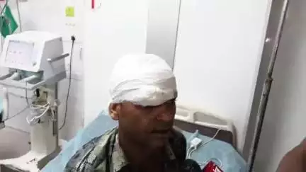 सैफई: सैफई थाना क्षेत्र आगरा-लखनऊ एक्सप्रेसवे पर डबल डेकर बस पलटने की घटना में बस ड्राइवर ने दी जानकारी