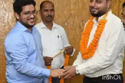 चतरा: चतरा समाहरणालय के सभा कक्ष में उपायुक्त की उपस्थिति में विदाई समारोह का आयोजन किया गया