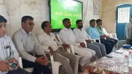માંગરોળ: માંગરોળ ના ગ્રામ્ય વિસ્તારમાં 'શાળા પ્રવેશોત્સવ'     અંતર્ગત કાર્યક્રમો યોજાયા સહકારી અધિકારી રહ્યા હાજર