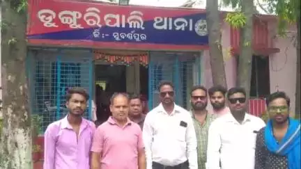 ସୋନପୁର: ଡୁଙ୍ଗୁରିପାଲି ଥାନା ରେ ଡୁଙ୍ଗୁରିପାଲି ବ୍ଲକ ଭୀମ ଆର୍ମି ଜେ ଭୀମ ସଂଗଠନ ପକ୍ଷରୁ ଥାନା ଅଧିକାରୀ ଙ୍କର ଜରିଆରେ ଡିଜିପି ଙ୍କୁ ଦେଲେ ଦାବିପତ୍ର।