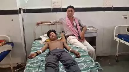 छतरपुर नगर: ग्राम नेगुवा में आकाशीय बिजली गिरने से तीन की हालत बिगड़ी, जिला अस्पताल में भर्ती
