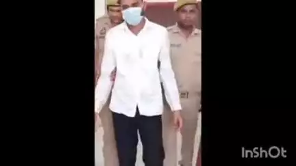 वाराणसी में पकड़ा गया फर्जी टीटीई, फिक्स टिकट बना रहा था