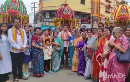 କଟକ ପୌରାଞ୍ଚଳ: ଦୋଳମୁଣ୍ଡାଇ ରଥ ଯାତ୍ରାରେ ନୀଳଚକ୍ର ପକ୍ଷରୁ ଶୁକ୍ରବାର  ମୁଖପତ୍ର "ଜାତି ନନ୍ଦିଘୋଷ"ପତ୍ରିକା ଜିଲ୍ଲାପାଳଙ୍କ ଦ୍ଵାରା ଉନ୍ମୋଚିତ।