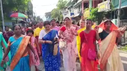 জলপাইগুড়ি: গৌড়ীয় মঠের রথযাত্রাকে কেন্দ্র করে জলপাইগুড়িতে মানুষের ঢল