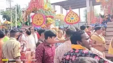 ପାଟଣାଗଡ: ବ୍ରହ୍ମପୁରା ରଥଭଟ୍ଟା ରୁ ପହଣ୍ଡି ବିଜେ କରି ତିନି ରଥ ବାହାରିଲା ମାଉସୀ ମନ୍ଦିର