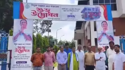 পূর্বস্থলী ১: শ্রীরামপুরের তন্তুজ ভবনের সামনে তাঁত সামগ্রী বিক্রির জন্য সূচনা "ওপেন এয়ার হাটের" সূচনায় মন্ত্রী ও তন্তুজের M.D