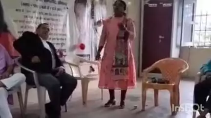 रॉबर्ट्सगंज: सोनभद्र बार एसोशिएशन सभागार में काव्य गोष्ठी का आयोजन हुआ, कवियों को किया गया सम्मानित
