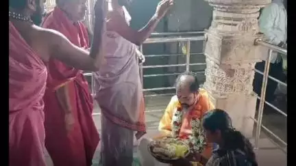 నందవరం శ్రీ చౌడేశ్వరి అమ్మవారిని దర్శించుకున్న ఆళ్లగడ్డ మాజీ ఎమ్మెల్యే గంగుల భిజేంద్రనాథ్ రెడ్డి దంపతులు