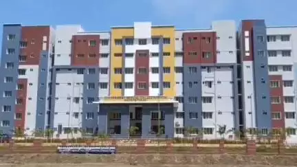 நாகப்பட்டினம்: ஒரத்தூர் மருத்துவக் கல்லூரி மருத்துவமனை முன்பு மருத்துவர் செவிலியர் ஊழியர் பற்றாக்குறையை கண்டித்து ஜனநாயக வாலிபர் சங்கத்தினர் ஆர்ப்பாட்டம்