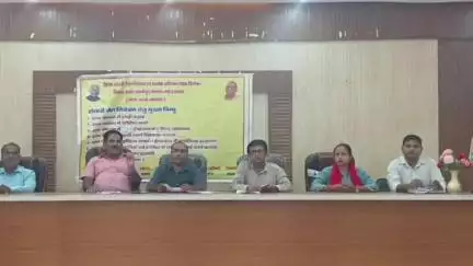 नौतनवा: लक्ष्मीपुर ब्लॉक सभागार में संचारी रोग नियंत्रण और दस्तक अभियान को सफल बनाने के लिए दी गई जिम्मेदारी