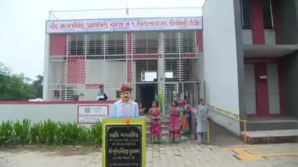 ગરૂડેશ્વર: મુખ્યમંત્રી કાર્યાલયના સચિવ ડો. વિક્રાંત પાંડેના હસ્તે ગરૂડેશ્વર તાલુકાની ત્રણ પ્રાથમિક શાળાના 121 બાળકોનું નામાંકન કરાય