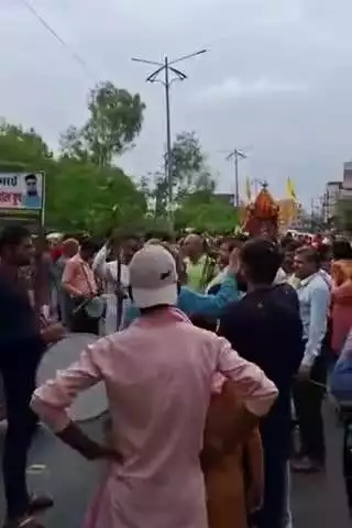 टीकमगढ़: टीकमगढ़ में निकली जगन्नाथ रथ यात्रा, भक्तों ने 50 फीट लंबी रस्सी से खींचा रथ