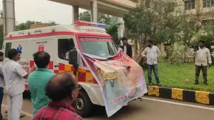 విశాఖపట్నం: భీమిలిలో ఓ భవనంపై నుంచి పడి మృతి చెందిన వ్యక్తి  అవయవాలను పలు ఆసుపత్రులకు తరలించిన VIMS ఐకాన్