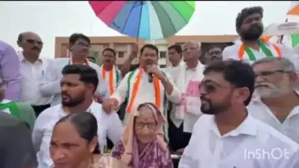 ब्रह्मपूरी: ब्रह्मपुरी तहसील कार्यालया समोर    शेतकऱ्यांचा जन आक्रोश मोर्चा आम विजय वडेट्टीवा यांचा सहभाग