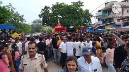 घाघरा: घाघरा में रथ पूजा पर जगन्नाथ मंदिर से निकली रथ यात्रा, उमड़ी श्रद्धालुओं की भीड़