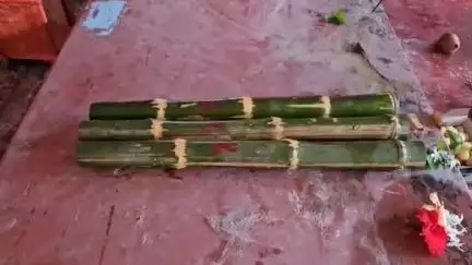 হাসনাবাদ: হাসনাবাদ রামেশ্বরপুর ঘোষ জমিদার বাড়ির ঠাকুরের কাঠামো পুজোর মধ্যে দিয়ে হল দুর্গাপুজোর সূচনা