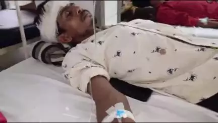 बांसवाड़ा: टाड़ी महुड़ी गांव में जमीन विवाद को लेकर भतीजे ने चाचा के साथ की मारपीट, लगी चोट, एमजीएच में उपचार जारी