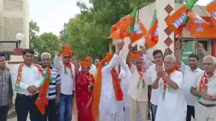 नागौर: नागौर में बीजेपी की नगर परिषद सभापति की कुर्सी बचने पर भाजपा पदाधिकारी ने मनाया जश्न