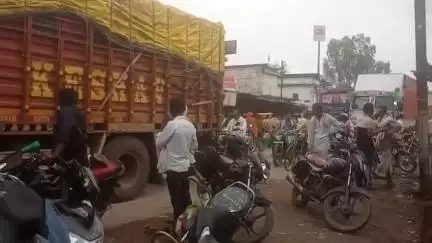 शाहगढ़: नेशनल हाईवे स्थित शंकरगढ़ तिराहे पर लगता है जाम