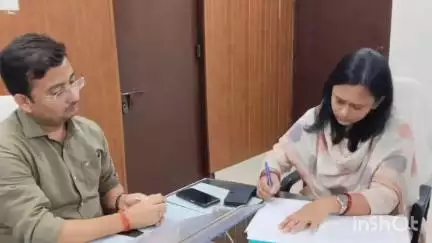 शेरघाटी: भूमि सुधार उपसमाहर्ता प्रियंका कौशिक ने संभाला पदभार, एसडीओ ने किया स्वागत