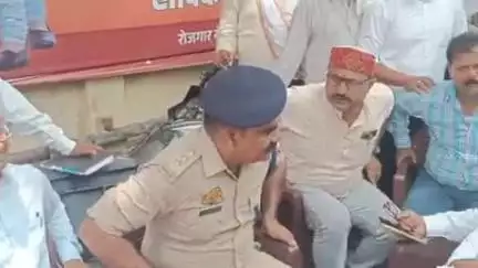 पट्टी: एसडीएम पट्टी के बिगड़े बोल पर आक्रोशित अधिवक्ताओं ने तबादले तक तालाबंदी करने का लिया फैसला