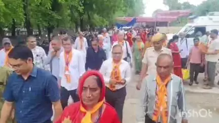 डूंगरपुर: डूंगरपुर रेलवे स्टेशन से स्पेशल एसी ट्रेन में 384 तीर्थयात्री रामेश्वरम के लिए हुए रवाना, जिला कलेक्टर रहे मौजूद