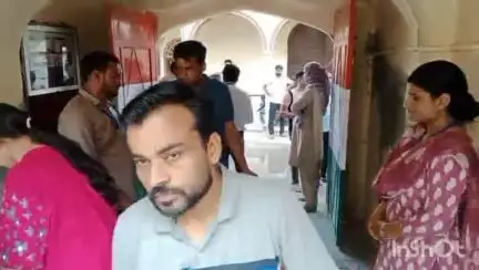 चूरू: चूरू में परीक्षा केंद्र पर अभ्यर्थियों ने उत्साहपूर्वक दी परीक्षा