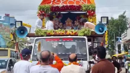 सागर: नरयावली विधायक प्रदीप लारिया ने स्वामी महाप्रभु जगन्नाथ जी की रथ यात्रा पर पुष्प वर्षा कर की शांति व प्रगति की कामना