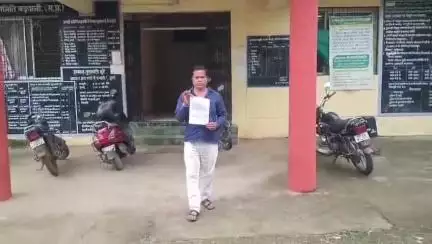 बड़वानी: बड़वानी मंडी के कर्मचारी का खंडवा ट्रांसफर होने पर विवाद, मंडी सचिव ने आवेदन लेने से किया इंकार