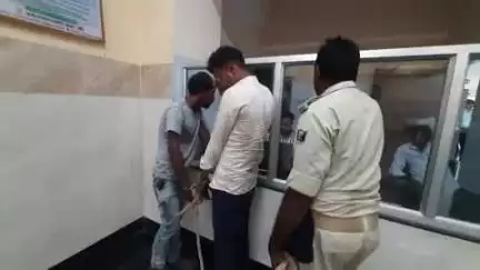 बिहार: बिहार थाना पुलिस ने नशे में मारपीट करने के मामले में दो युवकों को गिरफ्तार किया