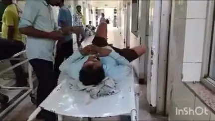 बांदा: पाहरा तिराहे के पास सीएनजी ऑटो अनियंत्रित होकर पलटा, पांच लोग हुए घायल