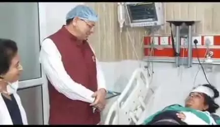 ऋषिकेश: मुख्यमंत्री पुष्कर सिंह धामी ने एम्स ऋषिकेश पहुंचकर रुद्रप्रयाग बस हादसे के घायलों का जाना हाल