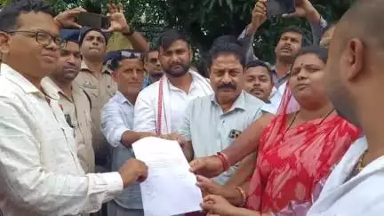 भैयाथान: भैयाथान में खाद बीज की कमी को लेकर युवा कांग्रेस के द्वारा SDMकार्यालय का घेराव करते हुए जमकर नारेबाजी की गई #jansamasya