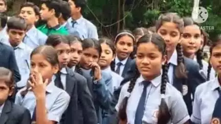 कांकेर: स्वामी आत्मानंद स्कूल नरहरपुर के बच्चों को थाना नरहरपुर का कराया गया भ्रमण, दैनिक कार्य की दी गई जानकारी