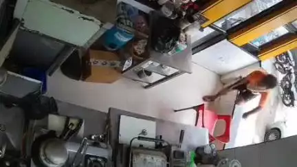 रोहतक: रोहतक पावर हाउस के फ़ास्ट फ़ूड दुकान में चोरी, खिड़की से कूदकर युवक ने सिलेंडर चुराया, सीसीटीवी में कैद