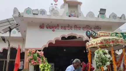 ગાંધીનગર: ગાંધીનગર સેક્ટર 5 પંચમુખી મહાદેવ મંદિર ખાતેથી 8 મી વખત ભગવાન જગન્નાથ ની પ્રેરણા બાળ રથયાત્રા પરંપરાગત રીતે નીકળી
