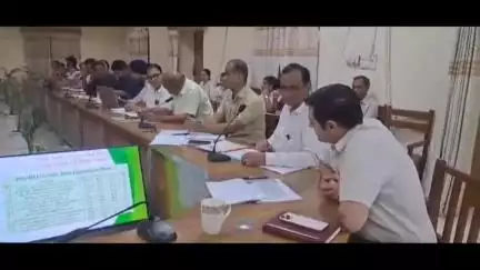 कलेक्ट्रेट सभागार में जिला निष्पादन समिति की बैठक का आयोजन, अधिकारियों को दिए गए आवश्यक दिशा-निर्देश