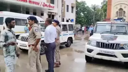 વડોદરા: રથયાત્રામાં બંદોબસ્તમાં હાજર પોલીસ જવાનની તબિયત લથડી,હોસ્પિટલના બિછાને મોત,પોલીસ બેડામાં શોકનો માહોલ