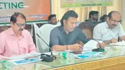 शामली: कलेक्ट्रेट सभागार में डीएम ने जिला स्वास्थ्य समिति की बैठक को संबोधित किया, 2 चिकित्सा अधीक्षकों को कारण बताओ नोटिस जारी