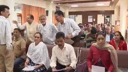 शिमला शहरी: मुख्यमंत्री से मिलने उमड़ा जनसैलाब, शिमला में सुनीं जन समस्याएं