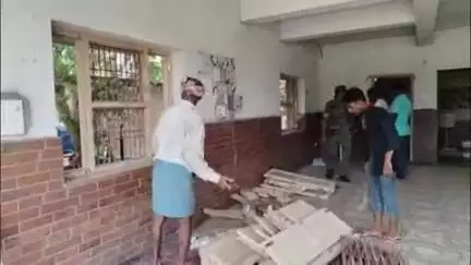 शेखपुरा: जमीन के बदले ₹24 लाख की ठगी करने वाले जालसाज के घर पर पुलिस ने की कुर्की जब्ती