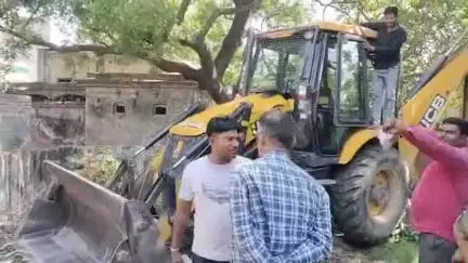 मुरादाबाद: सिविल लाइंस थाना क्षेत्र में नगर निगम ने नजरुल की करोड़ों की भूमि को कराया कब्जा मुक्त