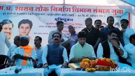 गुना नगर: बूढ़े बालाजी के कार्यक्रम में शामिल हुए ज्योतिरादित्य सिंधिया, हनुमान टेकरी मार्ग का किया भूमि पूजन