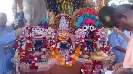 सीकर: रामलीला मैदान से निकाली गई जगन्नाथ यात्रा, बड़ी संख्या में श्रद्धालु रहे मौजूद