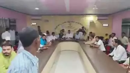 पोठिया: प्रखंड मुख्यालय पोठिया में शिविर लगाकर दर्जनों भूमिहीनों के बीच पर्ची बांटी गई