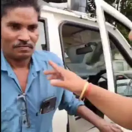 पलारी: मुसवाडीह के पूर्व सरपंच आशीष वर्मा की कार को रायपुर में पुलिस वाहन चालक ने शराब के नशे में मारी ठोकर, वीडियो हुआ वायरल