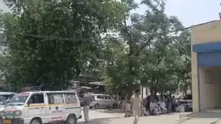 कैथल: गांव बेगपुर में बाइक का संतुलन बिगड़ने से सड़क पर गिरी, एक युवक की मौत, एक घायल